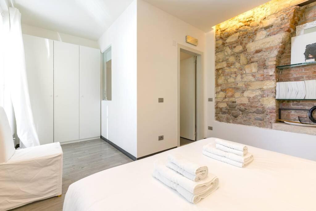 Punto Luce Home In Center Of Verona Exterior photo