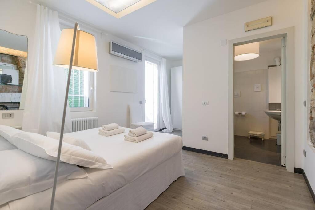 Punto Luce Home In Center Of Verona Exterior photo