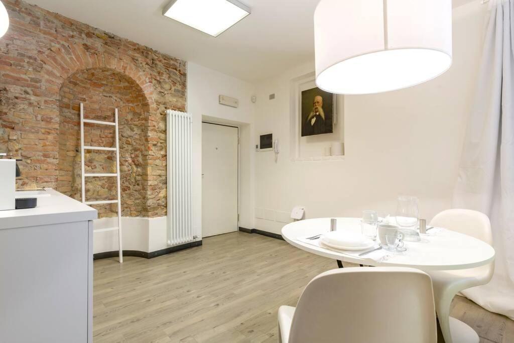 Punto Luce Home In Center Of Verona Exterior photo